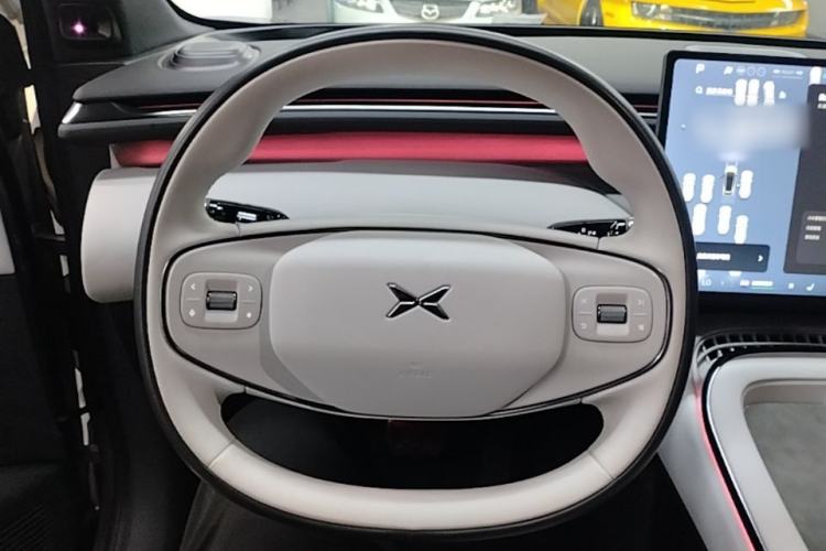 Used XPeng G7 2025 Model—602 Long Range Max Steering Wheel