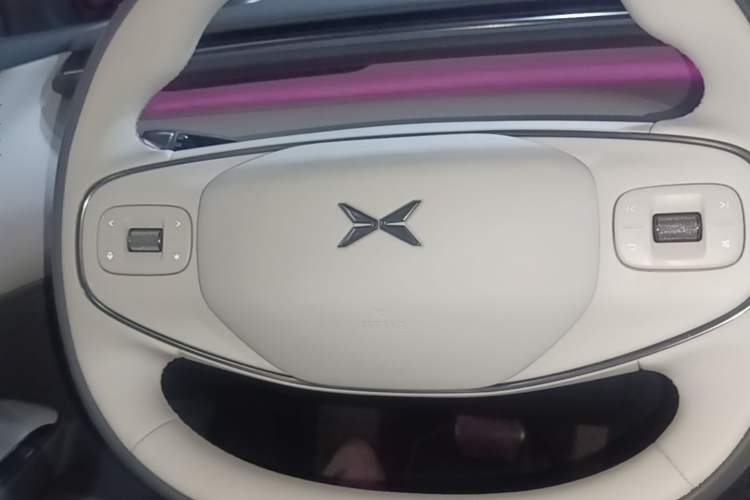 Used XPeng G7 2025 Model—602 Long Range Max Steering Wheel