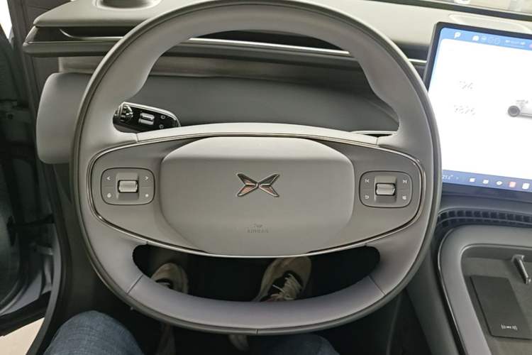 Used XPeng G7 2025 Model—702 Ultra Long Range Steering Wheel