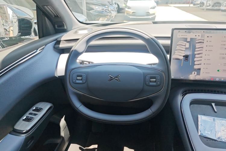 Used XPeng G7 2025 Model—602 Long Range Max Steering Wheel