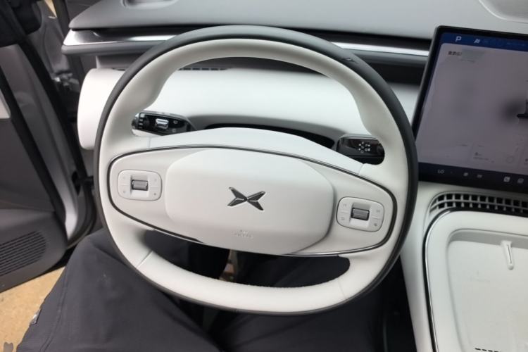 Used XPeng G7 2025 Model—602 Long Range Max Steering Wheel