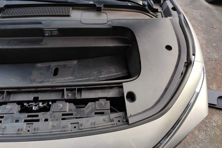 Used XPeng G7 2025 Model—702 Ultra Long Range Engine Bay Left