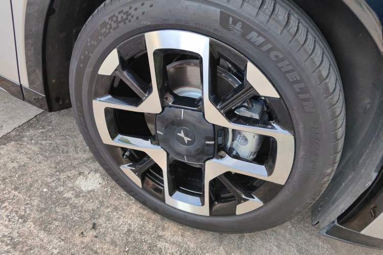 Used XPeng G7 2025 Model—702 Ultra Long Range Right Front Wheel Hub