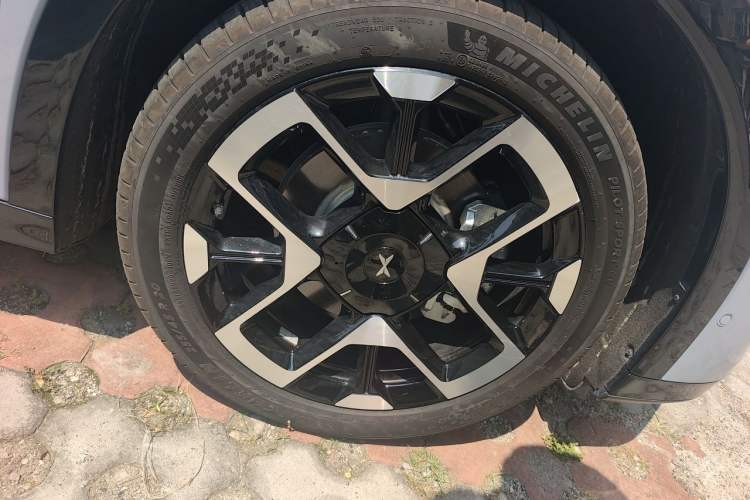 Used XPeng G7 2025 Model—702 Ultra Long Range Right Front Wheel Hub