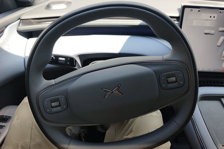 Used XPeng G7 2025 Model—702 Ultra Long Range Steering Wheel