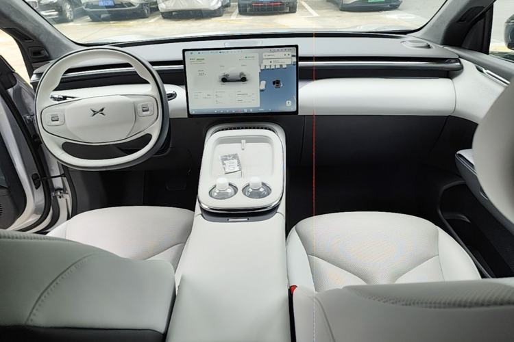 Used XPeng G7 2025 Model—702 Ultra Long Range Center Console