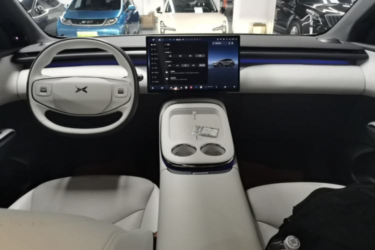 Used XPeng G7 2025 Model—702 Ultra Long Range Center Console