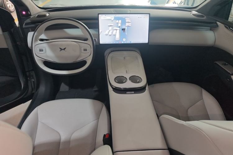 Used XPeng G7 2025 Model—702 Ultra Long Range Center Console
