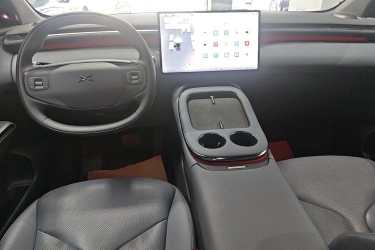 Used XPeng G7 2025 Model—702 Ultra Long Range Center Console