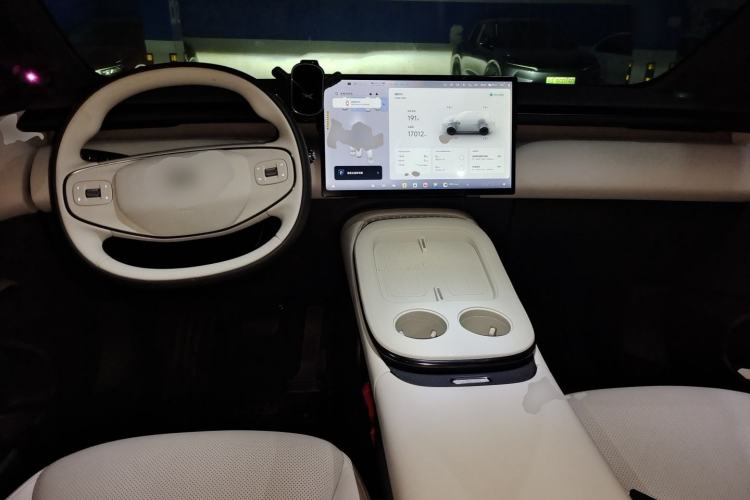 Used XPeng G7 2025 Model—602 Long Range Max Center Console