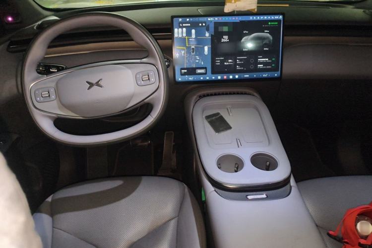 Used XPeng G7 2025 Model—702 Ultra Long Range Center Console