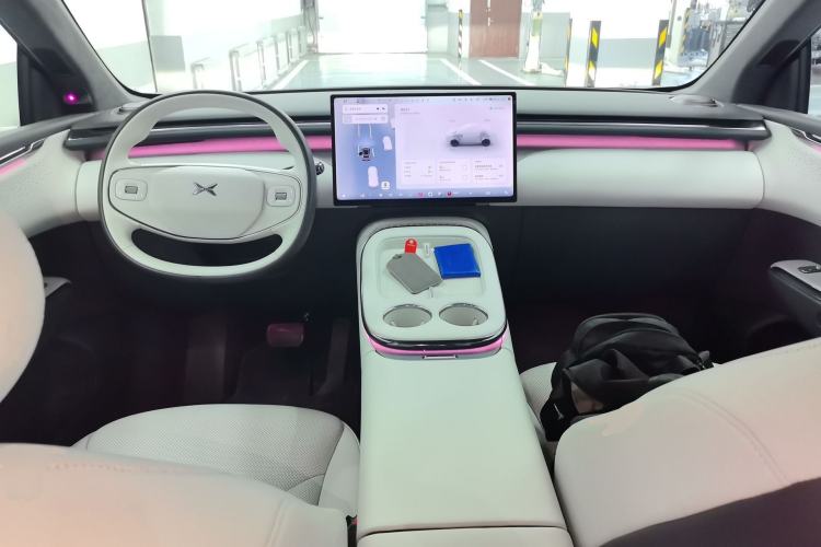 Used XPeng G7 2025 Model—702 Ultra Long Range Center Console