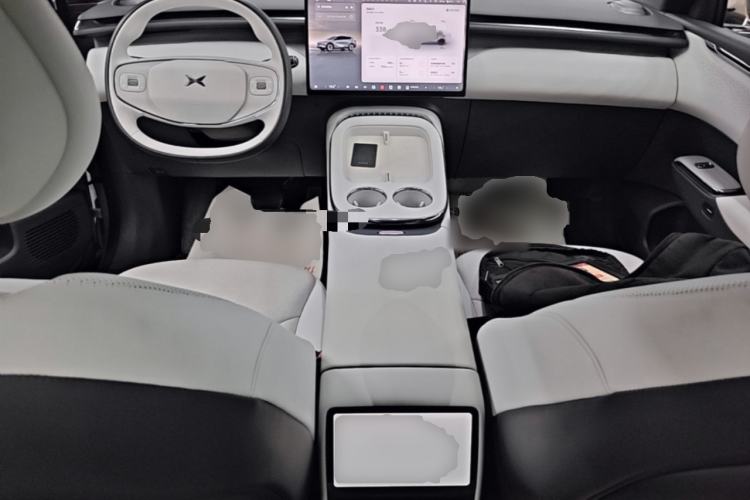 Used XPeng G7 2025 Model—702 Ultra Long Range Center Console