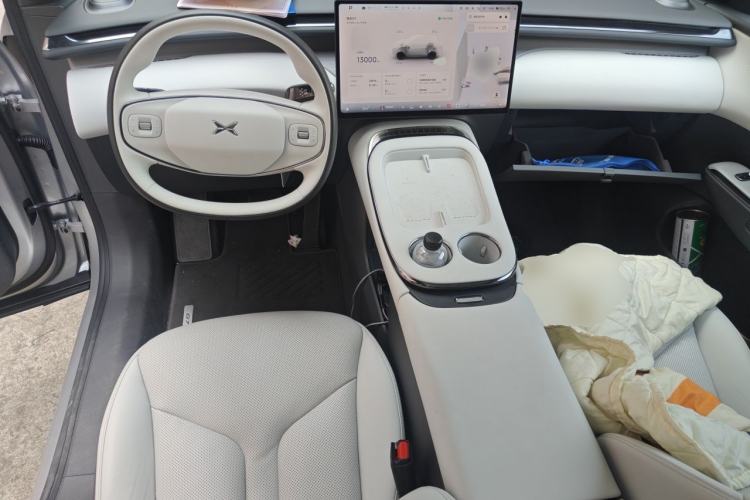 Used XPeng G7 2025 Model—702 Ultra Long Range Center Console