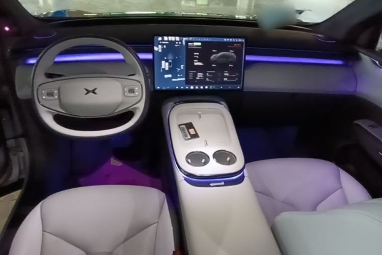 Used XPeng G7 2025 Model—702 Ultra Long Range Center Console