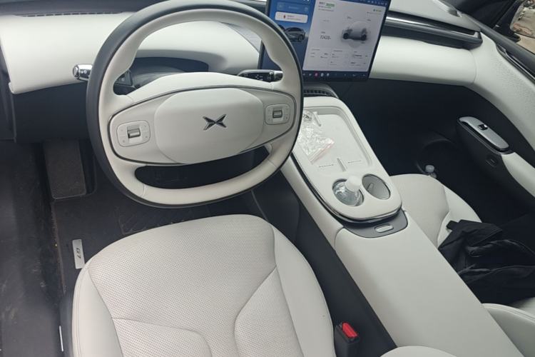 Used XPeng G7 2025 Model—702 Ultra Long Range Center Console