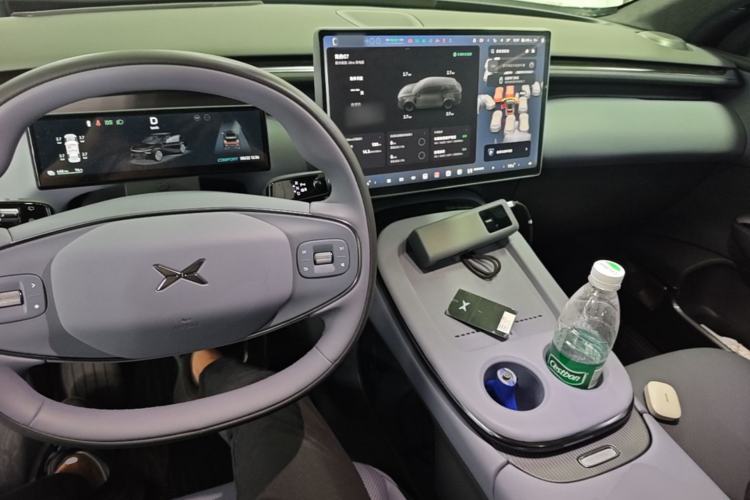 Used XPeng G7 2025 Model—702 Ultra Long Range Center Console