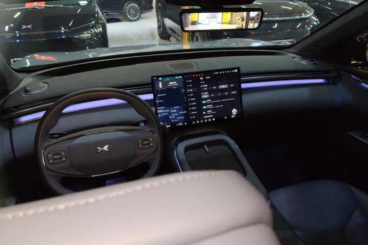 Used XPeng G7 2025 Model—702 Ultra Long Range Center Console