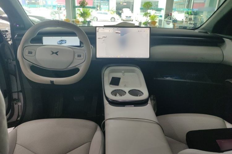 Used XPeng G7 2025 Model—602 Long Range Max Center Console