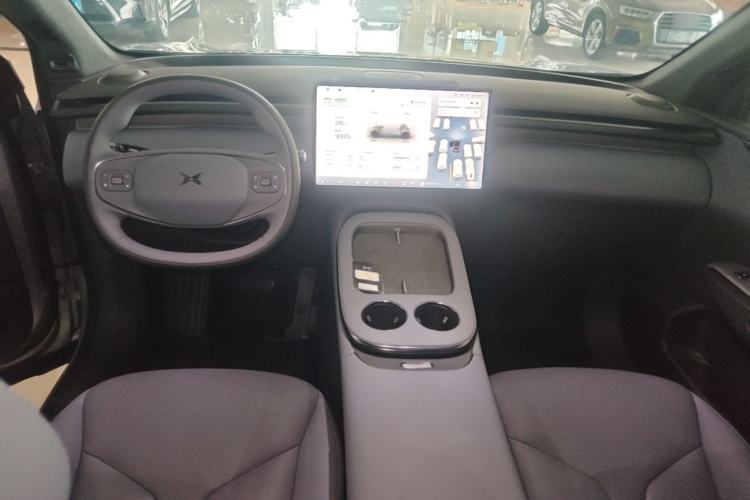 Used XPeng G7 2025 Model—702 Ultra Long Range Center Console