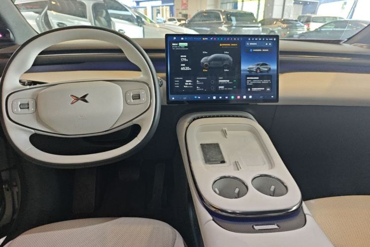 Used XPeng G7 2025 Model—702 Ultra Long Range Center Console