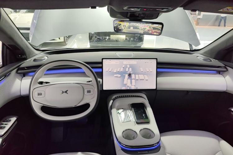 Used XPeng G7 2025 Model—702 Ultra Long Range Center Console