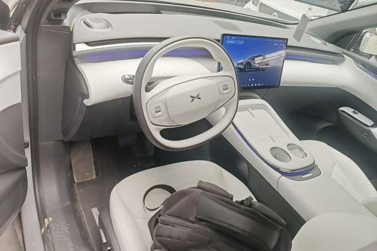 Used XPeng G7 2025 Model—702 Ultra Long Range Center Console