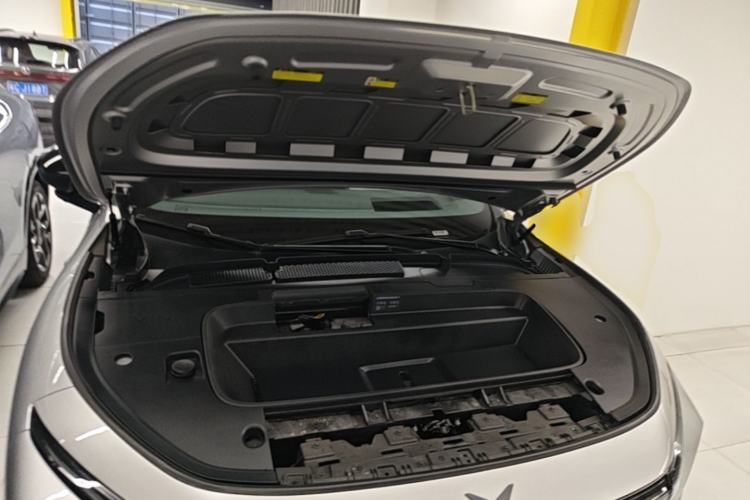 Used XPeng G7 2025 Model—702 Ultra Long Range Engine Bay