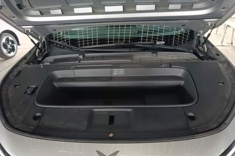 Used XPeng G7 2025 Model—702 Ultra Long Range Engine Bay