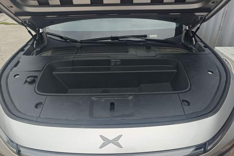 Used XPeng G7 2025 Model—702 Ultra Long Range Engine Bay
