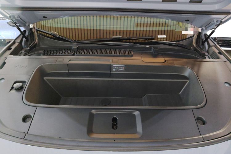 Used XPeng G7 2025 Model—702 Ultra Long Range Engine Bay