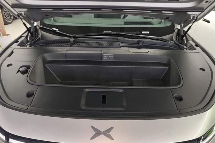 Used XPeng G7 2025 Model—702 Ultra Long Range Engine Bay