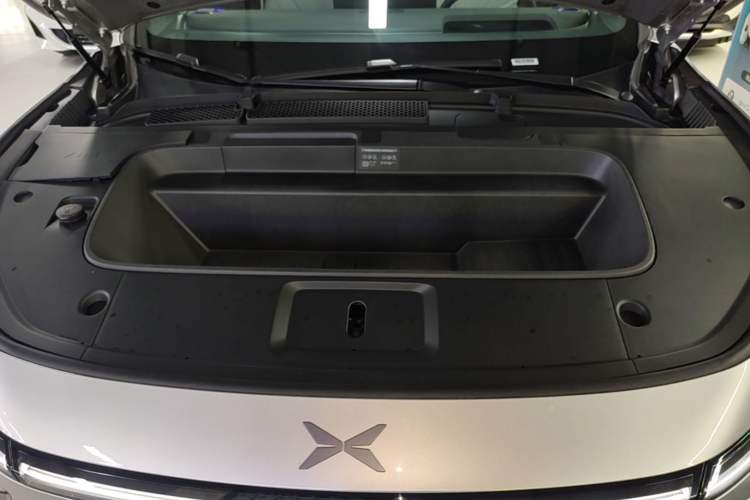 Used XPeng G7 2025 Model—702 Ultra Long Range Engine Bay