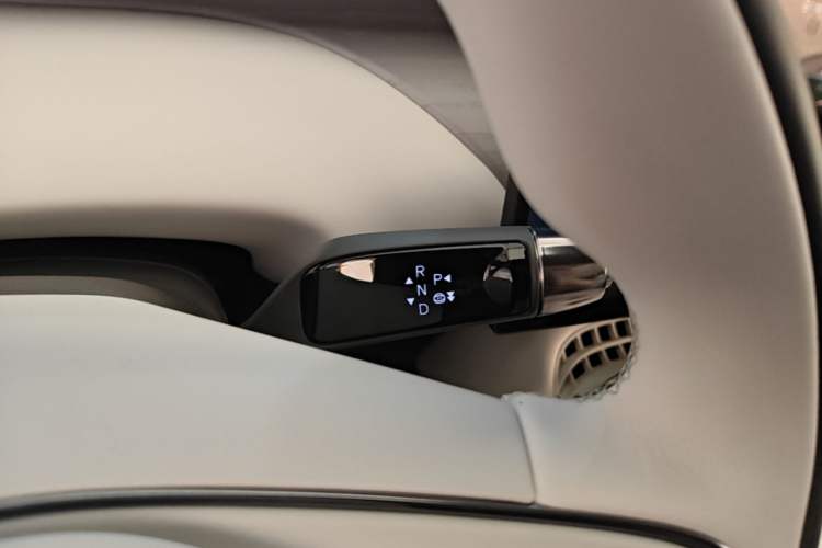 Used XPeng G7 2025 Model—702 Ultra Long Range Gear Lever