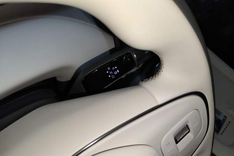 Used XPeng G7 2025 Model—702 Ultra Long Range Gear Lever