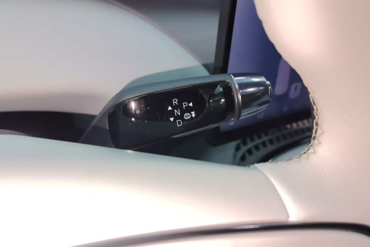 Used XPeng G7 2025 Model—702 Ultra Long Range Gear Lever