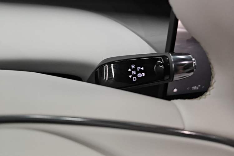 Used XPeng G7 2025 Model—702 Ultra Long Range Gear Lever