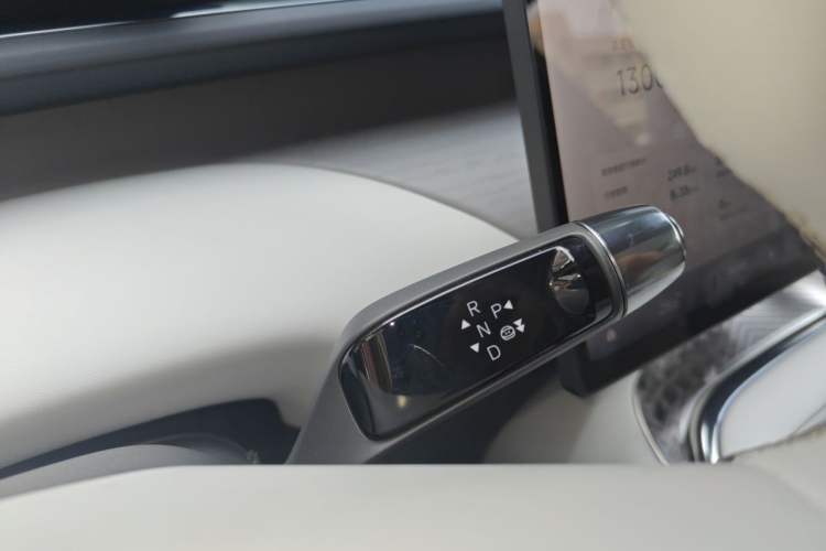 Used XPeng G7 2025 Model—702 Ultra Long Range Gear Lever