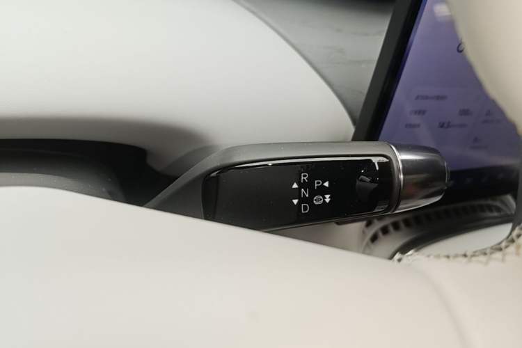 Used XPeng G7 2025 Model—702 Ultra Long Range Gear Lever