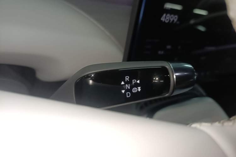 Used XPeng G7 2025 Model—702 Ultra Long Range Gear Lever