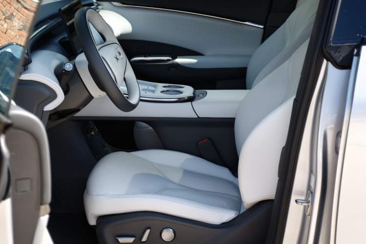 Used XPeng G7 2025 Model—702 Ultra Long Range Interior 4
