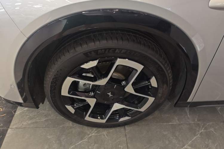Used XPeng G7 2025 Model—702 Ultra Long Range Left Front Wheel Hub