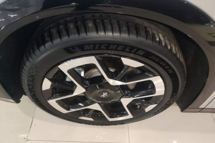 Used XPeng G7 2025 Model—702 Ultra Long Range Left Front Wheel Hub