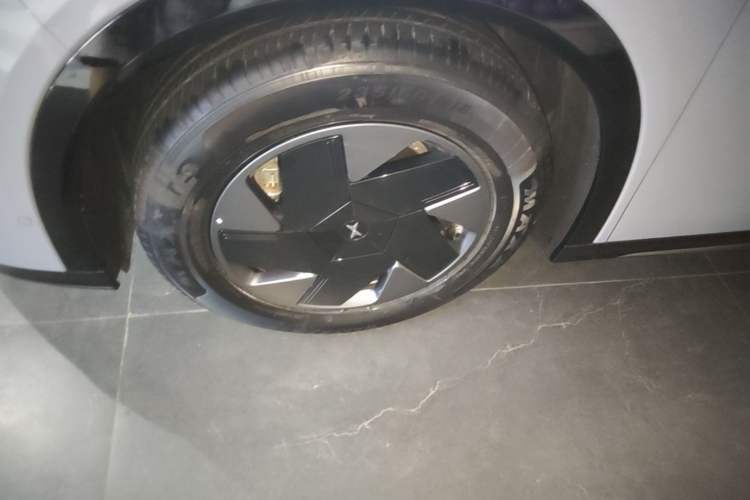 Used XPeng G7 2025 702 Max Left Front Wheel Hub