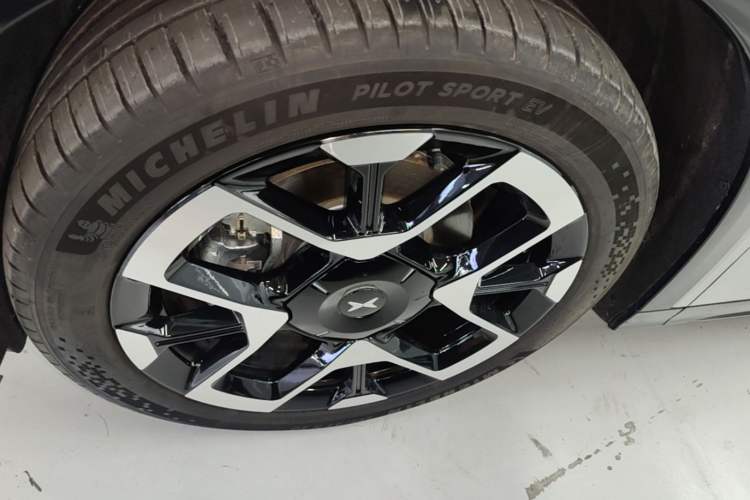 Used XPeng G7 2025 Model—702 Ultra Long Range Left Front Wheel Hub