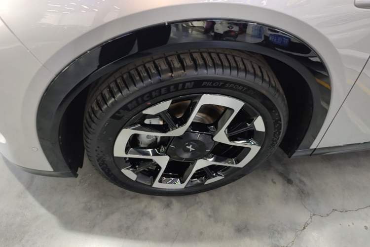 Used XPeng G7 2025 Model—702 Ultra Long Range Left Front Wheel Hub
