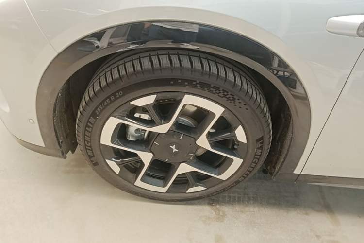 Used XPeng G7 2025 Model—702 Ultra Long Range Left Front Wheel Hub