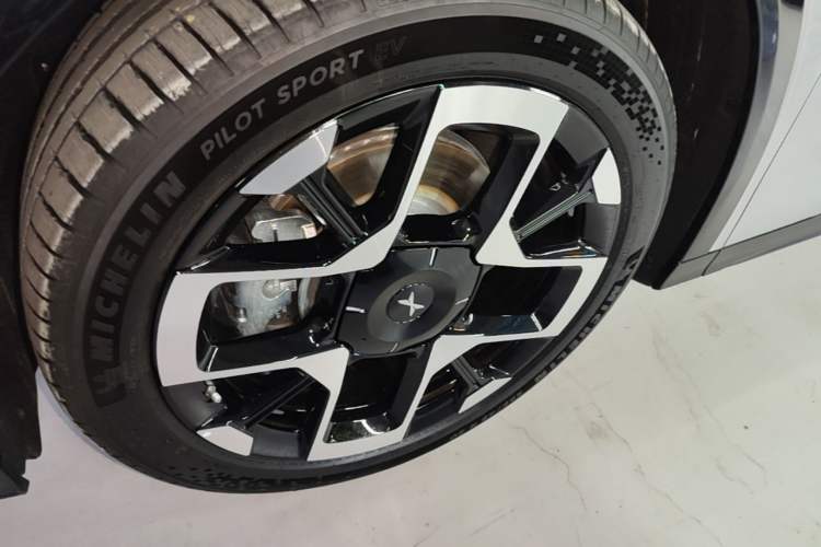 Used XPeng G7 2025 Model—702 Ultra Long Range Left Front Wheel Hub