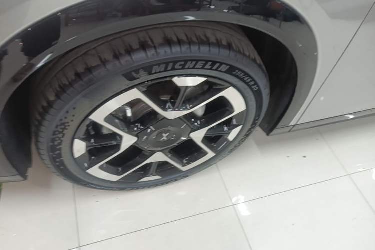 Used XPeng G7 2025 Model—702 Ultra Long Range Left Front Wheel Hub
