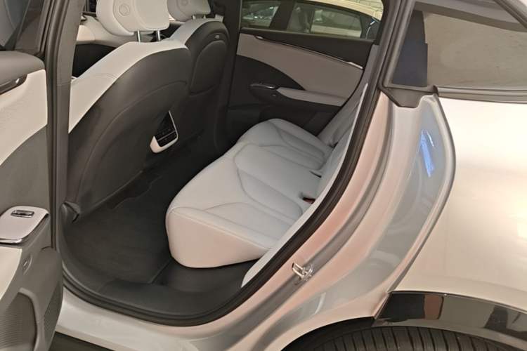 Used XPeng G7 2025 Model—702 Ultra Long Range Left Rear Seat